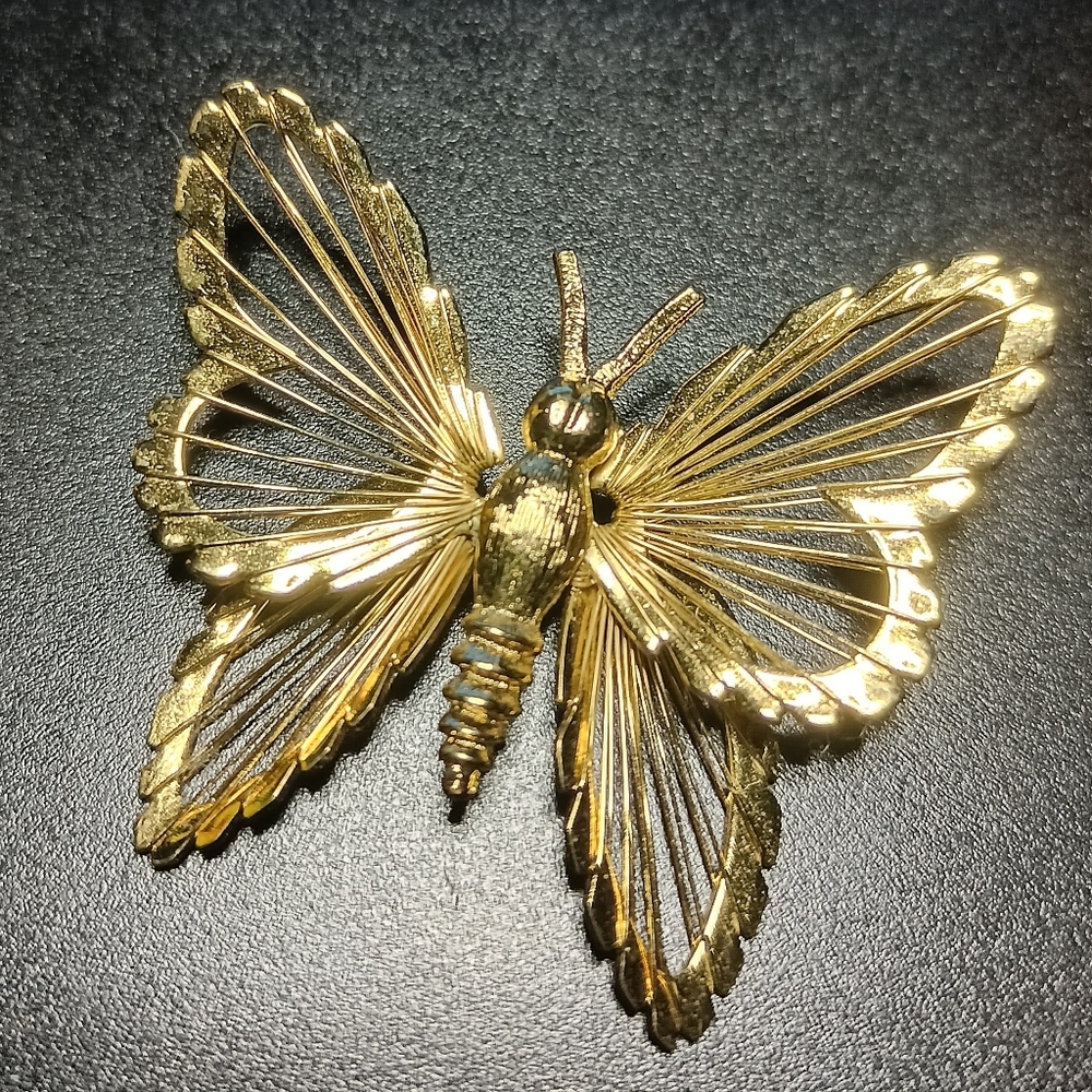 Vintage Monet Wire Butterfly Gold Tone Brooch "Awesome!"